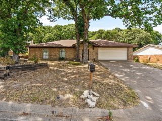 Foreclosed Home - 109 GUINEVERE DR, 76086