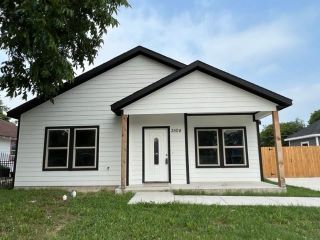 Foreclosed Home - 3504 RYAN AVE, 76110