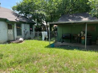 Foreclosed Home - 1109 N RIVERSIDE DR, 76111