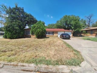 Foreclosed Home - 2112 DOWNEY DR, 76112