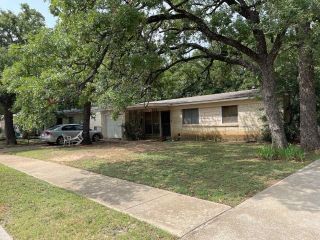 Foreclosed Home - 6405 TRUMAN DR, 76112