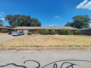Foreclosed Home - 5621 MACEO LN, 76112