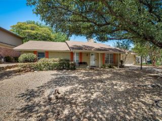 Foreclosed Home - 2854 ELSINOR DR, 76116