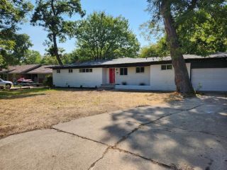 Foreclosed Home - 2717 KINGSBURY AVE, 76118