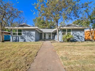 Foreclosed Home - 3805 OXLEY DR, 76118