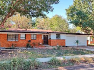 Foreclosed Home - 6808 PECAN PARK DR, 76118