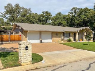 Foreclosed Home - 3609 OAK HAVEN DR, 76119