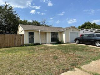 Foreclosed Home - 7028 SANDYBROOK DR, 76120