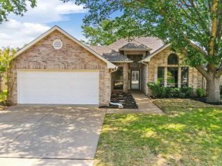Foreclosed Home - 8033 MOSS ROCK DR, 76123