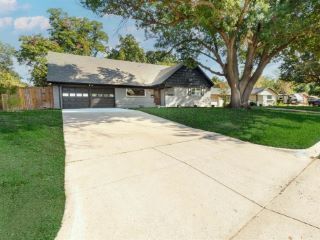 Foreclosed Home - 5705 WINIFRED DR, 76133