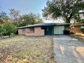 Foreclosed Home - 4712 TRAIL LAKE DR, 76133