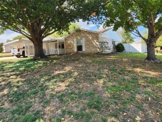 Foreclosed Home - 5649 MACGREGOR DR, 76148