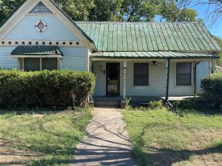 Foreclosed Home - 605 ORCHARD ST, 76230