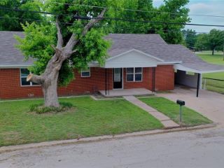 Foreclosed Home - 908 CENTRAL AVE, 76230