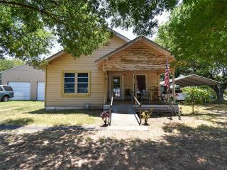 Foreclosed Home - 520 W HUGHES ST, 76233