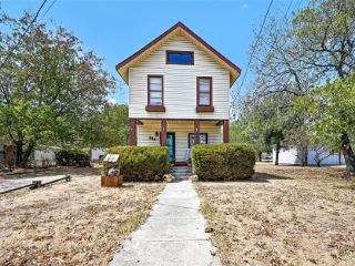 Foreclosed Home - 903 N MILLER ST, 76234
