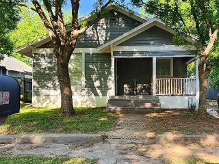 Foreclosed Home - 942 N COMMERCE ST, 76240
