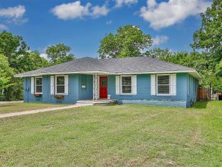 Foreclosed Home - 925 S DENTON ST, 76240