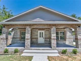 Foreclosed Home - 324 N CLEMENTS ST, 76240