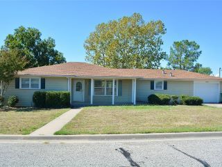 Foreclosed Home - 933 N MAIN ST, 76252