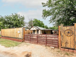 Foreclosed Home - 716 BAYLOR ST, 76255