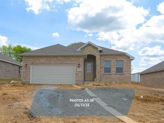 Foreclosed Home - 200 LARIAT LN, 76272