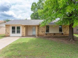 Foreclosed Home - 233 DIRKS DR, 76302