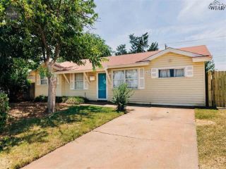 Foreclosed Home - 1620 CENTRAL FWY, 76306