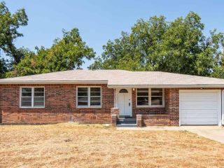 Foreclosed Home - 204 S HOLLY ST, 76354