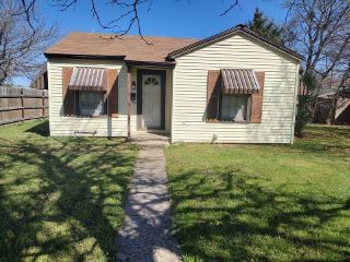 Foreclosed Home - 712 W OMEGA ST, 76365