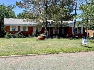 Foreclosed Home - 707 W CLARA AVE, 76367