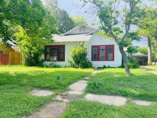 Foreclosed Home - 702 W ELM ST, 76374