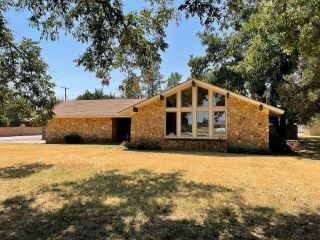Foreclosed Home - 1145 W CALIFORNIA ST, 76380