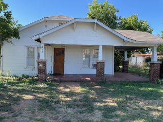 Foreclosed Home - 410 W CUSTER ST, 76380
