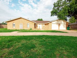 Foreclosed Home - 2608 TWIN OAKS, 76384