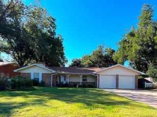 Foreclosed Home - 3215 PARADISE ST, 76384