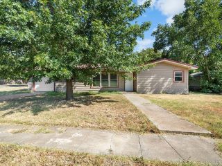 Foreclosed Home - 1431 W LINGLEVILLE RD, 76401