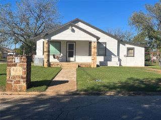Foreclosed Home - 806 W DYER ST, 76424