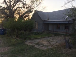 Foreclosed Home - 704 W 4TH ST, 76437