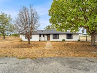 Foreclosed Home - 112 S JEFFERSON RD, 76453