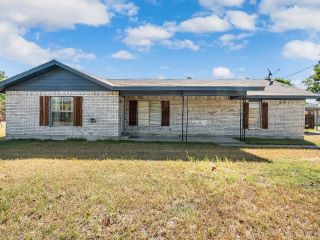 Foreclosed Home - 20491 S US HIGHWAY 281, 76457