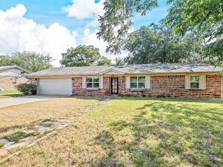 Foreclosed Home - 917 N PECAN ST, 76457