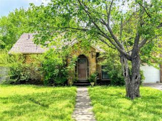 Foreclosed Home - 833 W LIVE OAK ST, 76458