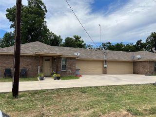 Foreclosed Home - 211 S ELM LN, 76476