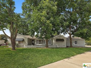 Foreclosed Home - 802 S 47TH ST, 76504