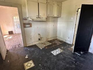 Foreclosed Home - 101 E AVENUE H, 76518