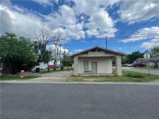 Foreclosed Home - 111 W AVENUE H, 76537