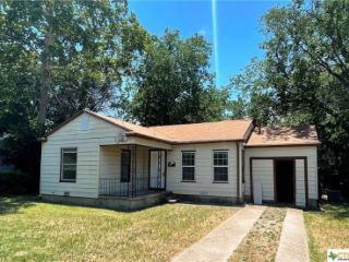 Foreclosed Home - 1012 W GREEN AVE, 76541