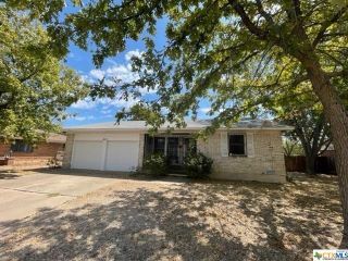 Foreclosed Home - 1300 PINE DR, 76543