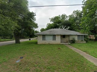 Foreclosed Home - 524 SCARBROUGH ST, 76567